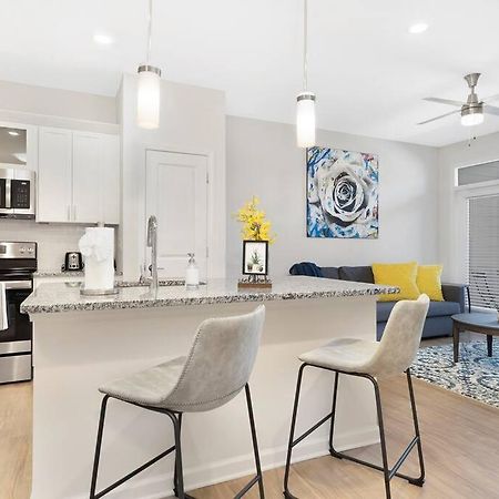 Stylish New Condo In Concord Esterno foto