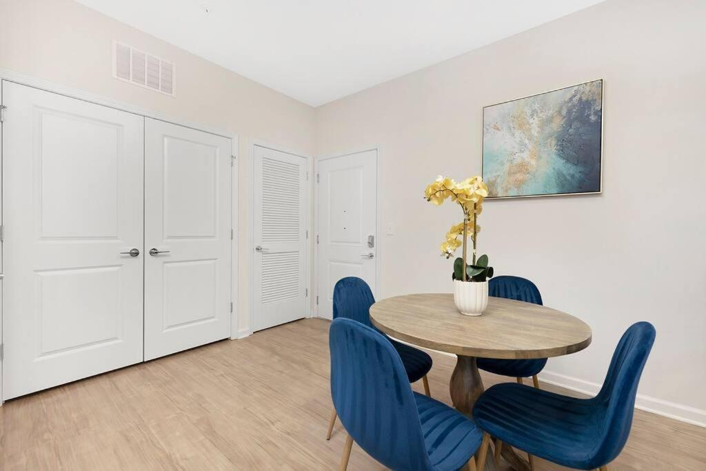 Stylish New Condo In Concord Esterno foto