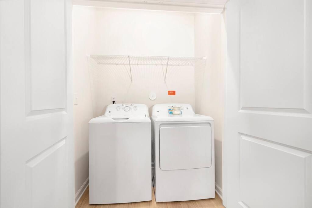 Stylish New Condo In Concord Esterno foto