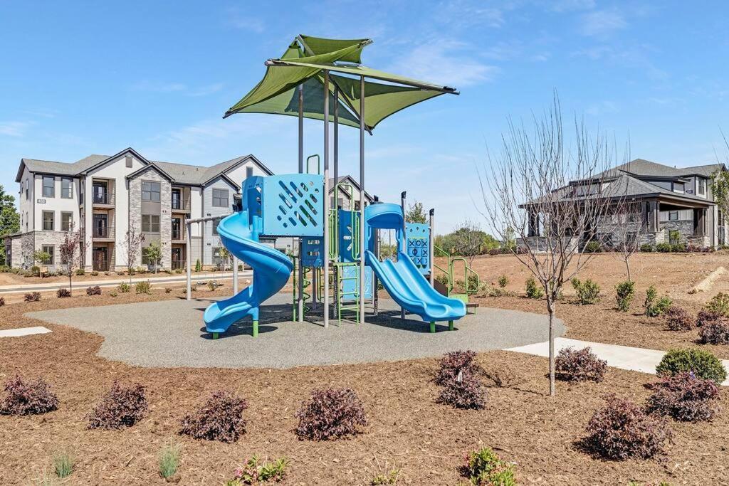 Stylish New Condo In Concord Esterno foto