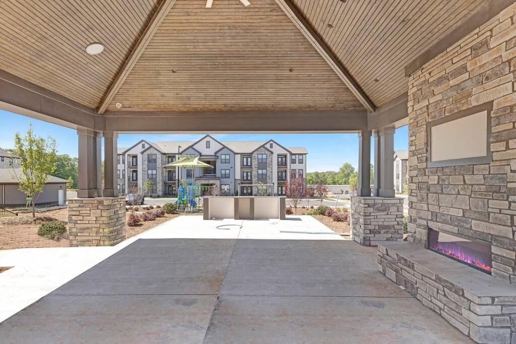 Stylish New Condo In Concord Esterno foto