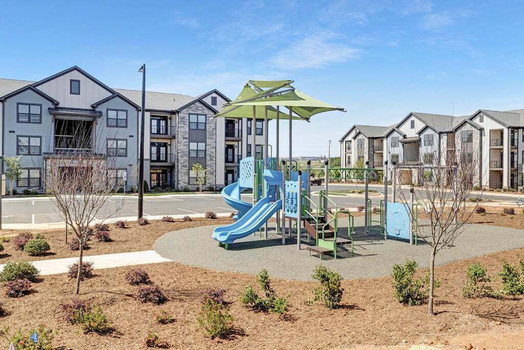 Stylish New Condo In Concord Esterno foto