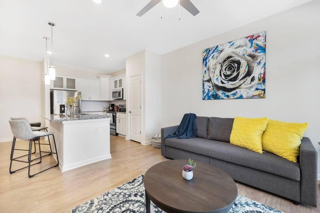 Stylish New Condo In Concord Esterno foto