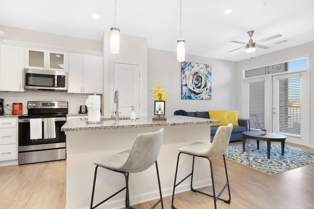 Stylish New Condo In Concord Esterno foto