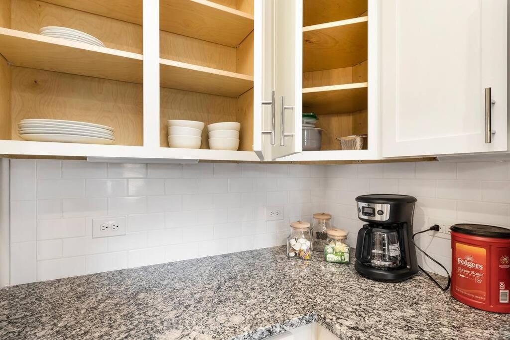 Stylish New Condo In Concord Esterno foto