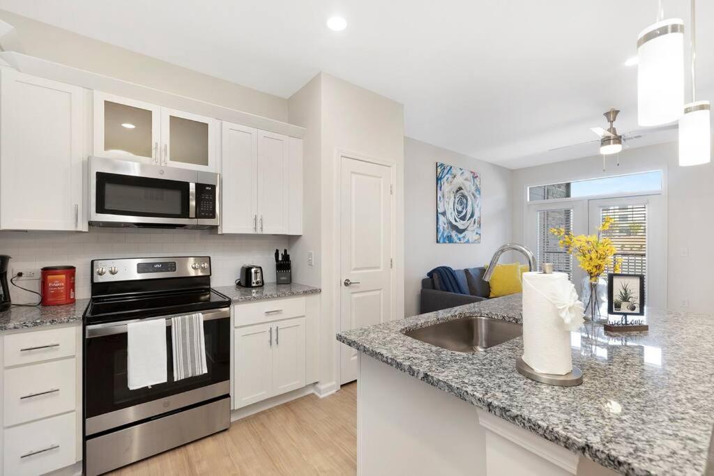 Stylish New Condo In Concord Esterno foto