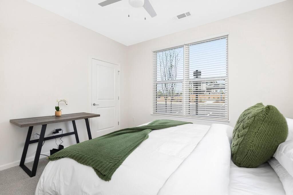Stylish New Condo In Concord Esterno foto