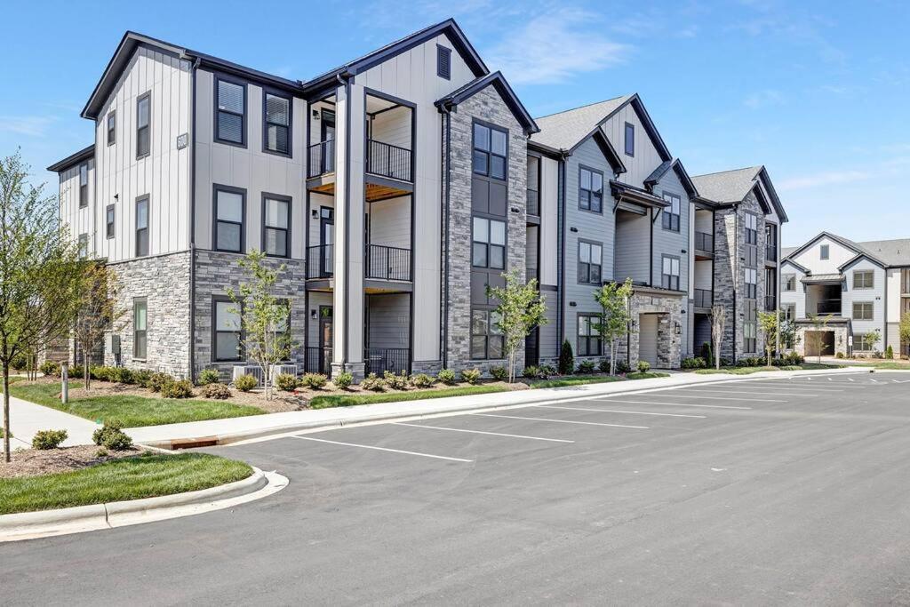 Stylish New Condo In Concord Esterno foto